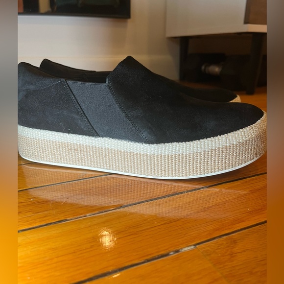 Vince Warren - Picture 2 of 10